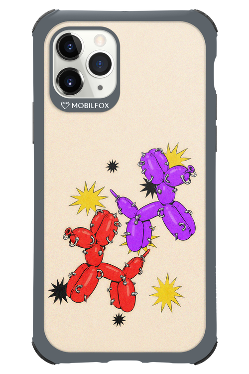 Dog Fight 2.0 - Apple iPhone 11 Pro