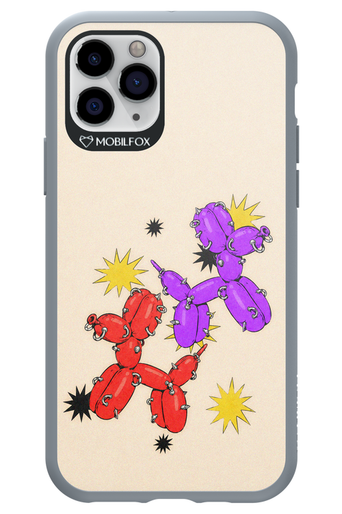 Dog Fight 2.0 - Apple iPhone 11 Pro